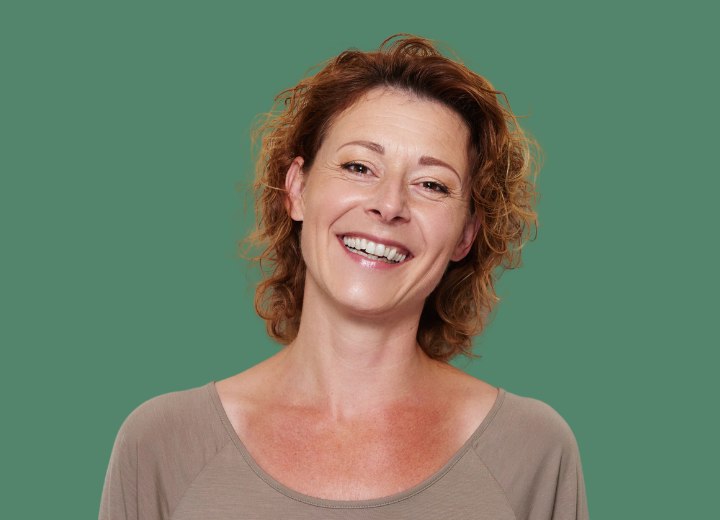 Donna matura con capelli fini