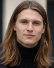 Uomo con capelli lunghi