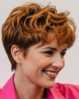 Taglio pixie per capelli ricci