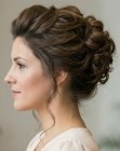 Capelli raccolti per una festa