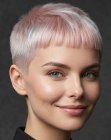 Capelli rosa corti e morbidi